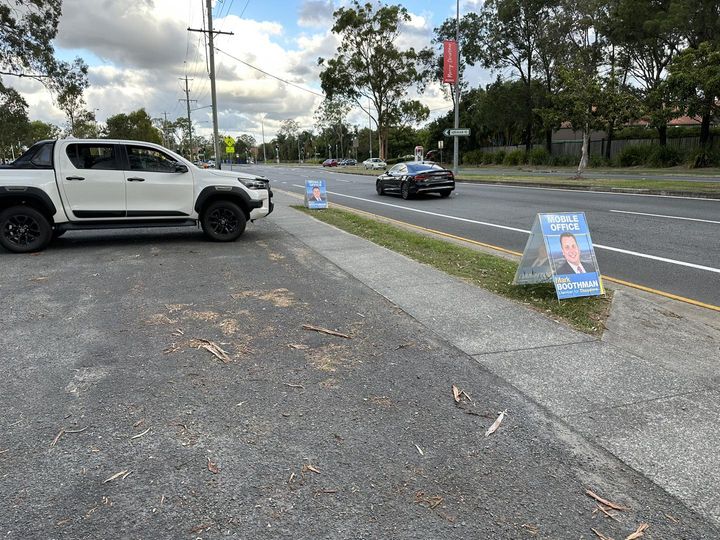 Community Roadside Friday Upper Coomera